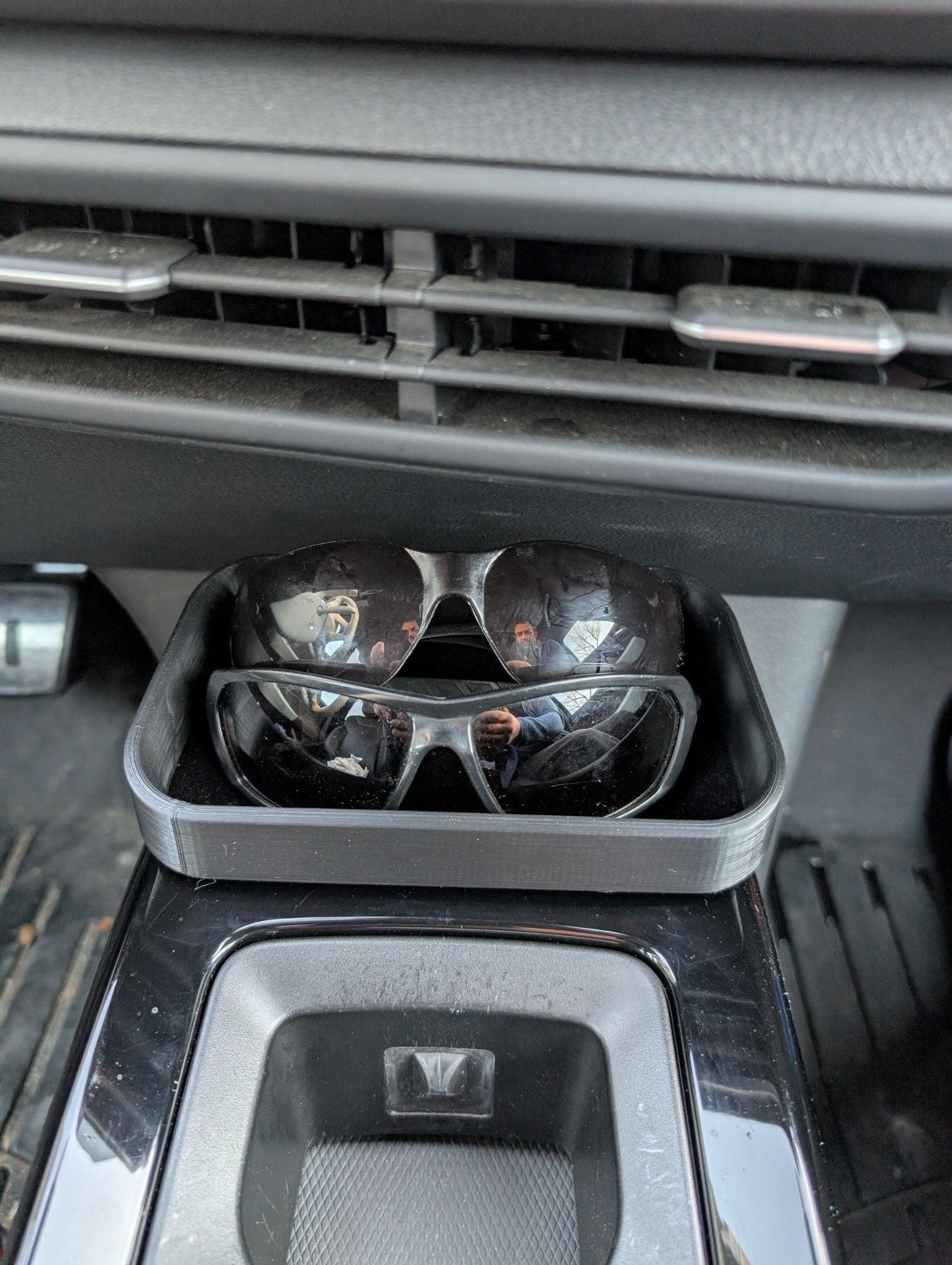 Tray for Sunglasses and other Small Items for VW ID.4 Fits on top of the central console in card holder slots - YURIK Accessories